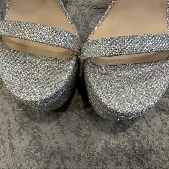 STUART WEITZMAN  Nudist Hollywood Metallic Platform
Sandals In Silver SIZE 9 - Picture 9 of 9
